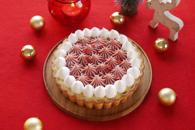 【東京ギフトパレット OIMO「ベリー&蜜いもクリームタルト」¥2,980】ラズベリーを加えたクリームが華やかなお芋タルト