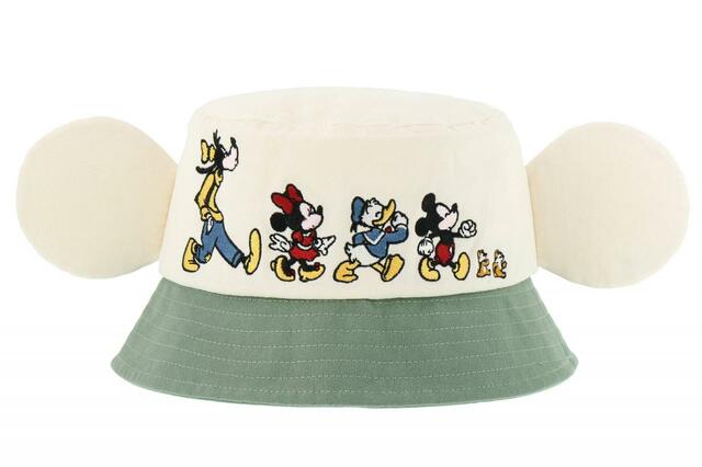 ベビー帽子 3,200円｜東京ディズニーリゾート 満面のスマイルのミッキーたちがデザインされたグッズ｜販売店舗：東京ディズニーランド「グランドエンポーリアム」、東京ディズニーシー「フィガロズ・クロージアー」｜発売日：2024年4月25日（木）