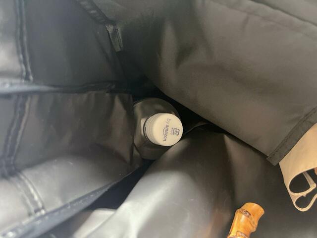 内側のサイドポケットに550mlのペットボトルをイン！