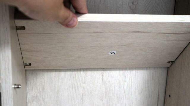 【ニトリ トイレ収納・フィーノ2】ダボの位置を好みの高さにして仕切り板を渡すタイプのラックです