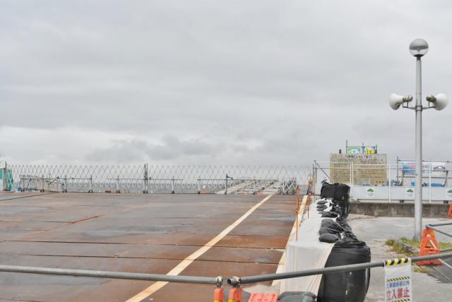 【small planet CAMP & GRILL】海に延びるデッキを建設中