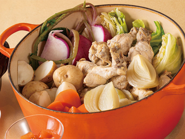 「鶏手羽元肉と早春野菜のポトフ」＜期間：2026年2月21日～23日、3月14日、15日＞【【東京ベイ舞浜ホテル ファーストリゾート】20種類以上のいちごスイーツが食べ放題！5日間限定の「ストロベリースイーツビュッフェ」開催！】