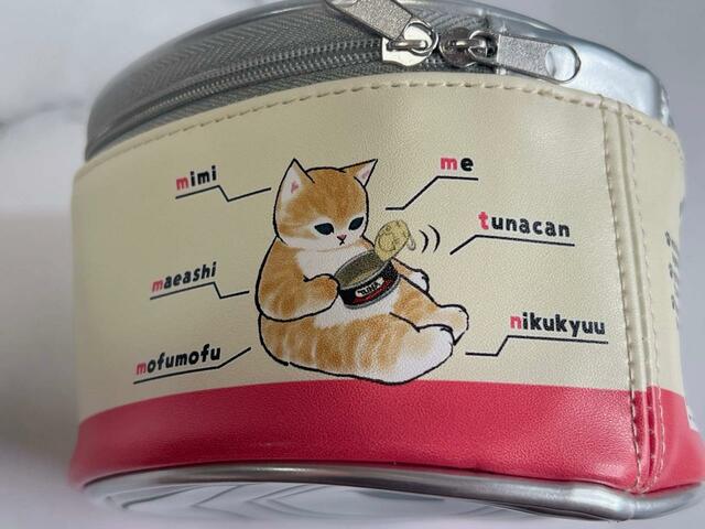 さらににゃんこが！食べ終えてしまったツナ缶を見つめる姿がかわいい…！