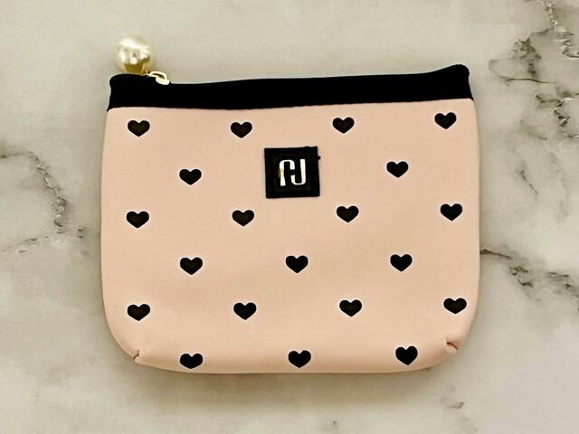 【sweet2023年7月号付録】ミニポーチはベビーピンク×ブラックのハート柄。