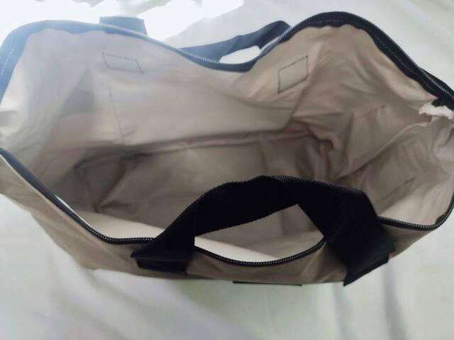 チャック式で、開閉もスムーズに行えます