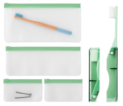 【フライングタイガー】（左）オーガナイザーバッグ 275円（右）折り畳み歯ブラシ 165円