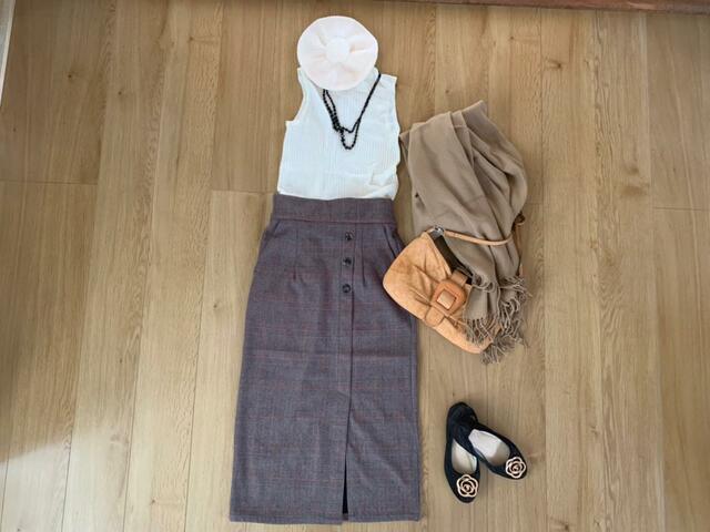 【ファッションセンターしまむら ボタンつきチェック巻きスカート】白・茶系のアイテムと相性良し