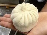 【茶寮 中野店】餡を皮で包んだ状態。テッペンに鬼のツノみないなものを作ってあった