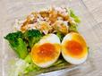 【セブン-イレブン たんぱく質が摂れる 鶏むね肉のサラダ】鶏むね肉とたっぷり玉ねぎドレッシングが美味しい！