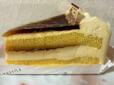 【不二家×ポムポムプリン ポムっと一息♪ペコちゃんとお祝いケーキ】プリンの層とカラメルの層で甘さが控えめのケーキです