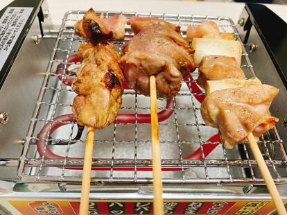 家で「焼き鳥」焼いたらめちゃウマ！『NEWやきとり屋台 焼肉用網付きセット』実力レビュー（1/2） - うまい肉