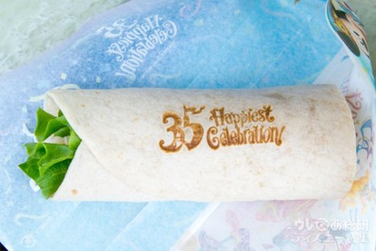 Tdl 食べ歩きに最適 焼肉味のラップサンドを食べながらディズニー35周年を満喫 ディズニー特集 ウレぴあ総研