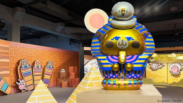 巨大なツタンカーメンマスクのうさぎは迫力満点