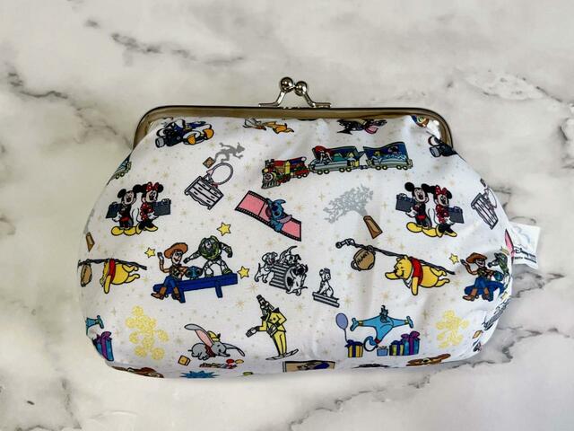 普段持ち歩いているコスメをイン！【Disney Store（ディズニー ストア）30周年限定特別柄 がま口ポーチ】