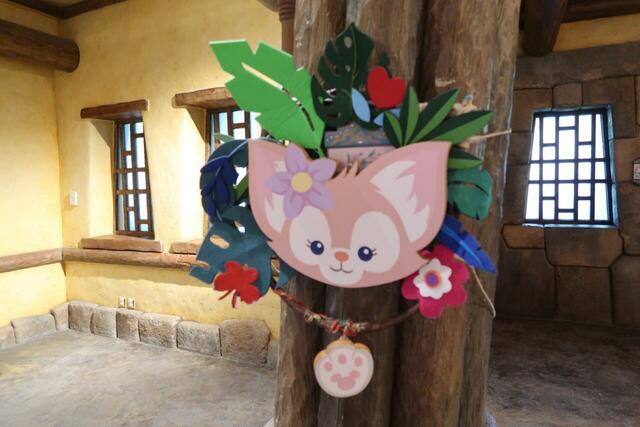 ダッフィー&フレンズの「トライバル・テーブル」店内