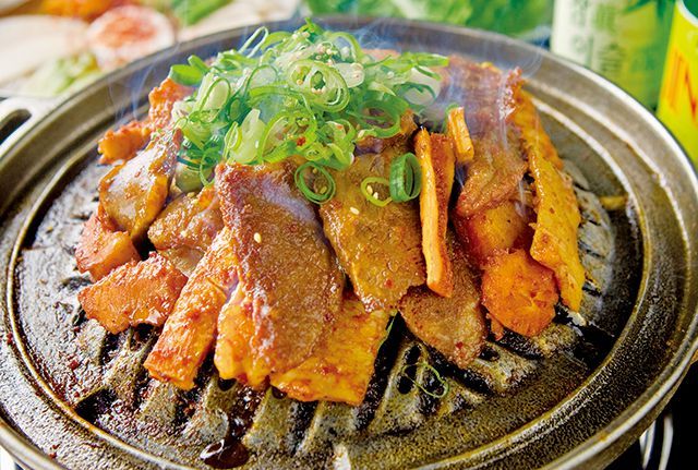 関西ホルモンの名店11／焼肉はやし 四条店（烏丸）　ホルモンミックス 810円