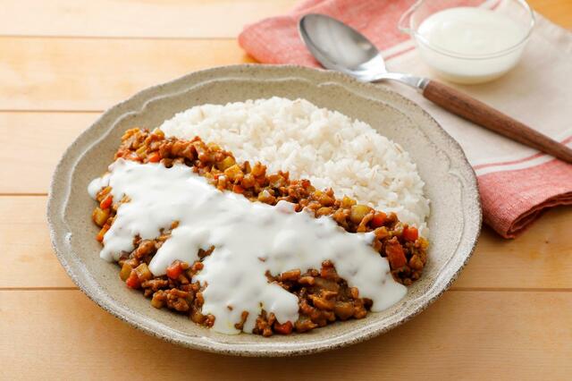 「根菜のキーマカレー　ヨーグルトソース」