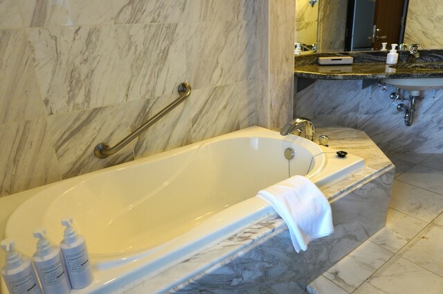 【オリエンタルホテル 沖縄リゾート＆スパ】バスルーム