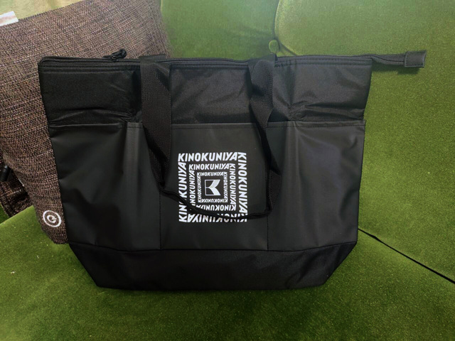 モノを入れると自立するのもgood