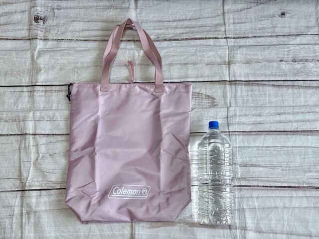 2Lのペットボトルもすっぽり収まるサイズです