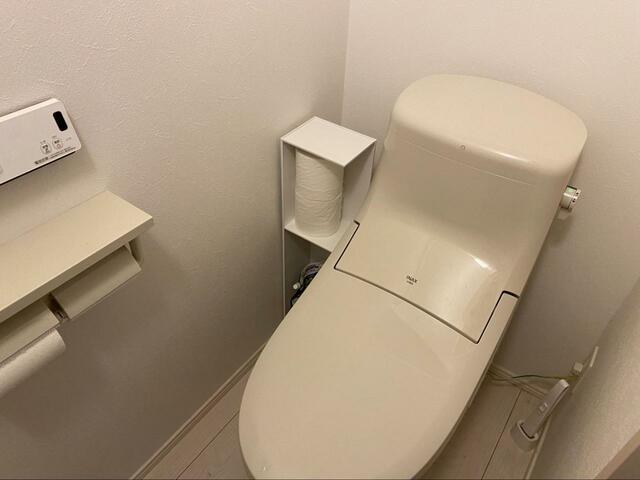 【山崎実業 tower スリム トイレラック ホワイト】天板には芳香剤を置いても◎