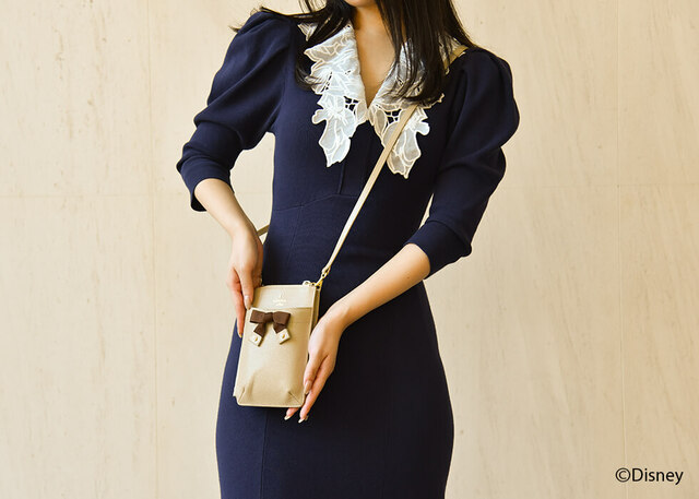 スマホショルダー 22,000円|LANVIN en Bleu ディズニー『塔の上のラプンツェル』シリーズ