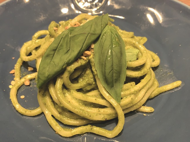 バジルとケールのフレッシュジェノベーゼ キッターラ（コース料金に＋500円）