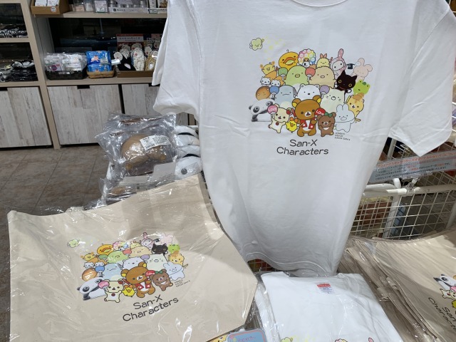 Tシャツやトートバッグもあり