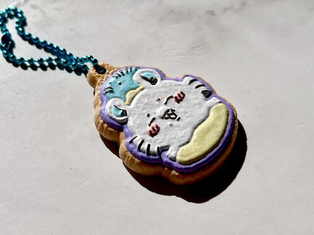 本物のクッキーのような厚みのあるチャーム♪