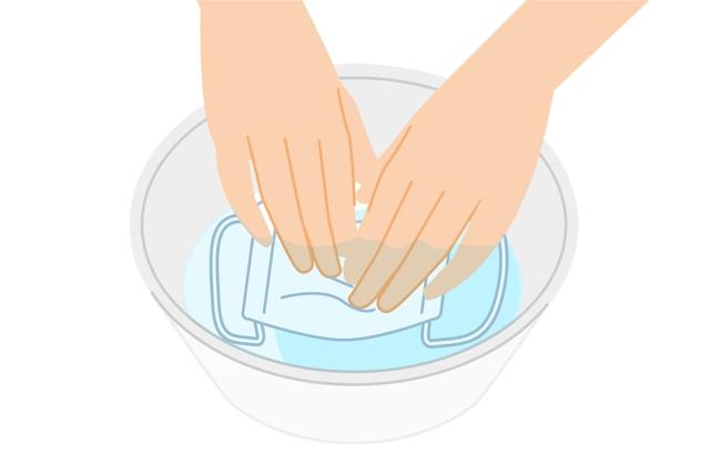 やさしく10回ほど押し洗いする