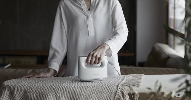 パナソニック「衣類スチーマー NI-FS780（アイボリー）」