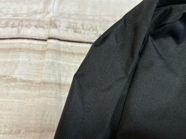 素材はポリエステル。厚手で丈夫な生地