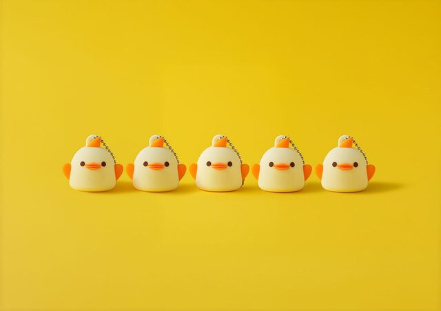 並べて飾りたいくらいにキュート♪【ころころぴよりん立体チャーム】