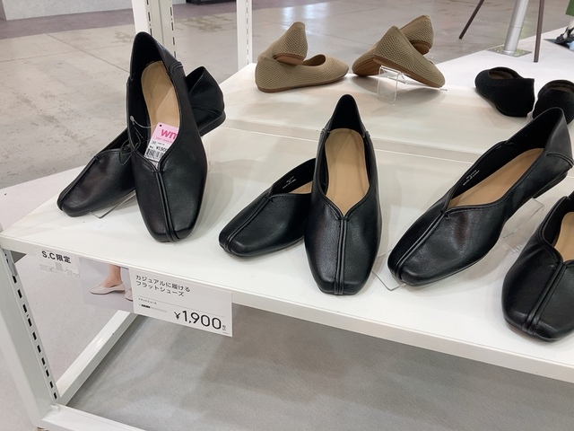 【ワークマン フラットシューズ】バレエシューズのような見た目の女性らしいパンプス。