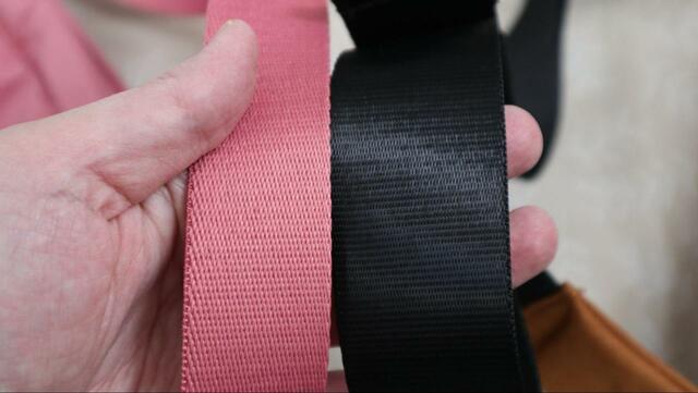 【ワークマンVS UNIQLO 1,500円バッグ】両社ともベルトの強度はしっかり