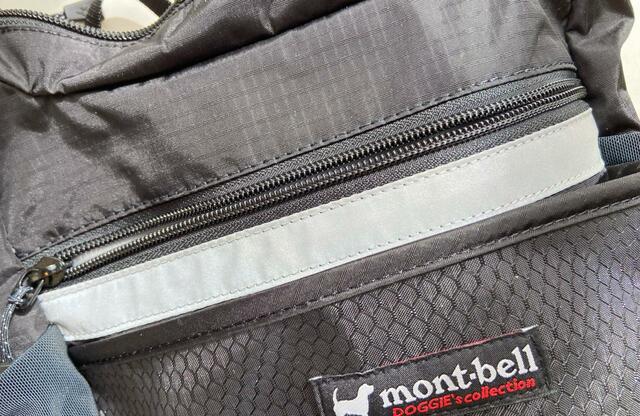 【mont-bell ドッグウォーカー ショルダー 5】表面には夜間の散歩の視認性を高めるため、反射テープがついています