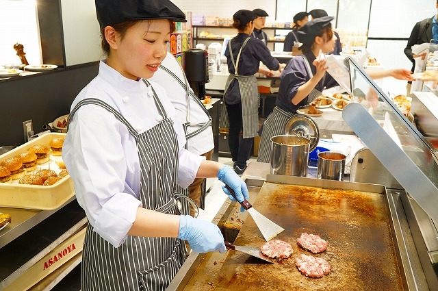 つなぎなし100％ビーフパティ＠Gri&Pain