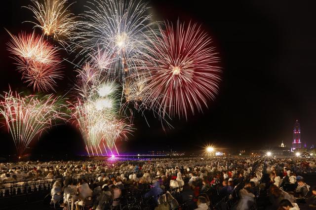 ©ハウステンボス/J-17104　世界花火師競技会決勝戦が行なわれる（春の）九州一花火大会（の様子）