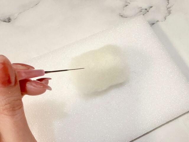 端から丸めて刺していきます