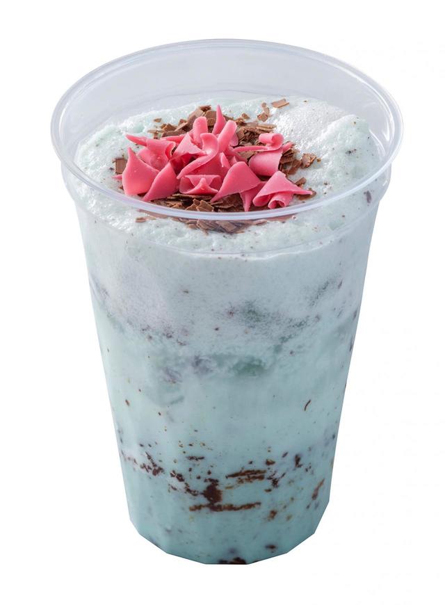 スパークリングカクテル(ラム&チョコミント) 780円|ニューヨーク・デリ|東京ディズニーリゾート「ディズニー・クリスマス」スペシャルメニュー