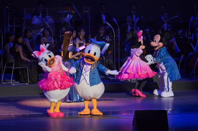 バレンタイン・ナイト 2016 ゲストメッセージ プロポーズ ミッキーマウス ミニーマウス ドナルドダック デイジーダック 撮影:YOSHI