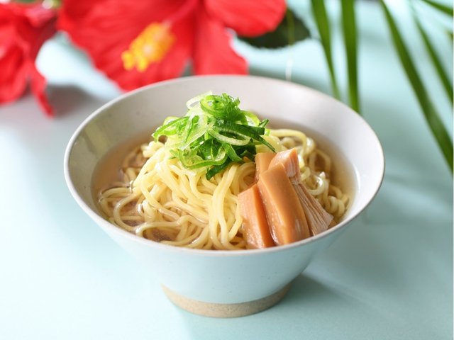 「サイミン」＜期間：6月20日～9月25日＞【人気のハワイグルメ大集合！「フリフリチキン」も「アロハタコライス」もハワイに“行ったつもり”で食べ放題！】