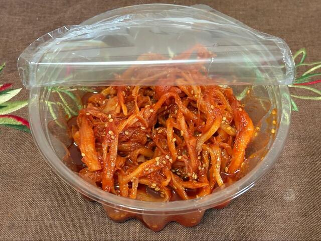 【ロピア　濃厚スルメキムチ】今回紹介する中では一番辛くないと感じたキムチです