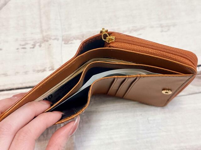 お札と領収書＆レシートで分けて収納も可能