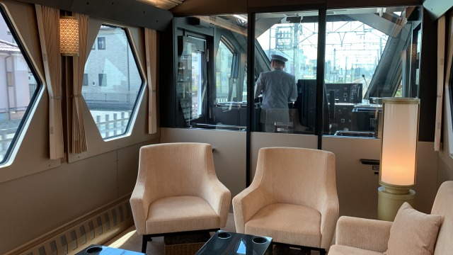 コックピットスイートはスイートルームのリビングのよう