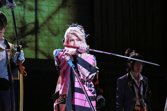 佐々木喜英氏演じる宗三左文字の、あふれ出る色気がすごい　撮影：小林裕和