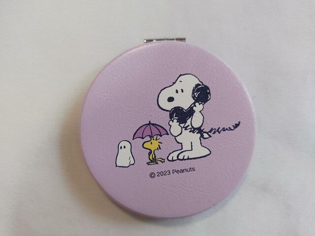 裏面は落ち着いたパープル