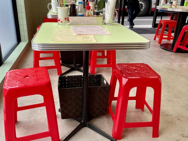 【88 Asia】テーブルと椅子が東南アジア好きの心をくすぐる