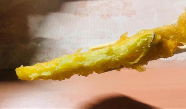 【丸亀製麺　さつまいも天】薄めの天ぷらなのでサクサク感が強いです