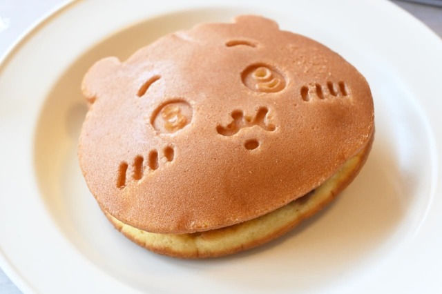 【ちいかわもぐもぐ本舗】「つぶあんどら焼き」¥1,296/ちいかわフェイスデザインが何ともキュート